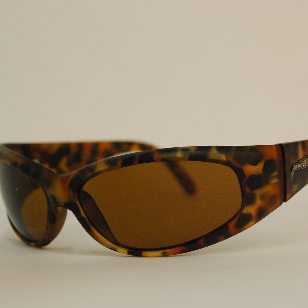 Arnette Catfish Sunglasses Tortoise Shell Pattern